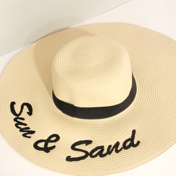 Sun & Sand Loft Wide Brim Floppy Hat. OS. - Picture 2 of 4
